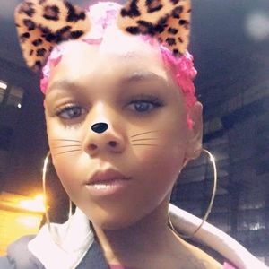 Meet your Posher, Ayizhae